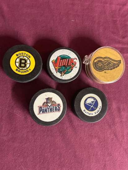Collector Hockey Pucks (5)