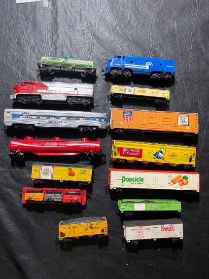 Assorted HO Train Cars (14)