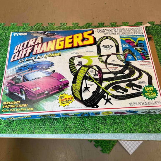1993 Ultra cliff hangers racing track with box