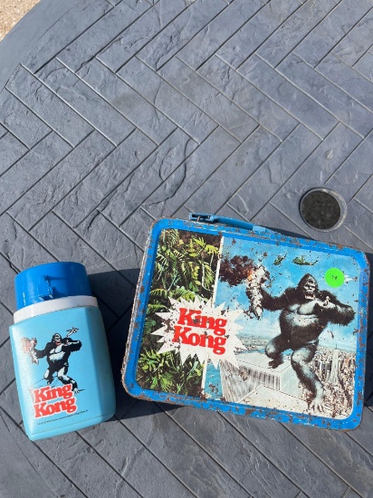 Vintage 1977 King Kong metal Lunch box