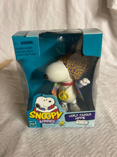 Hasbro Snoopy Hippy NIP