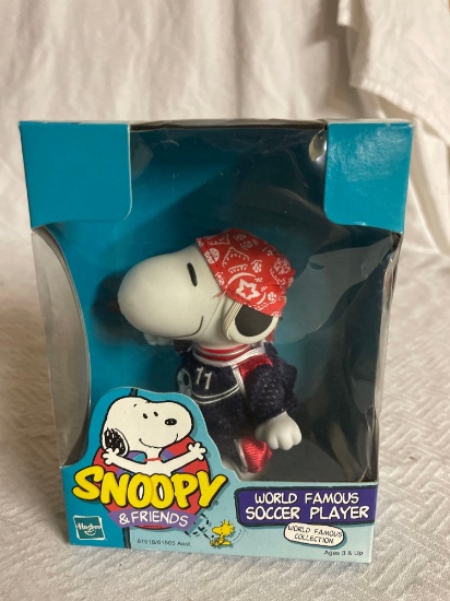 Hasbro Snoopy Soccer Player NIp