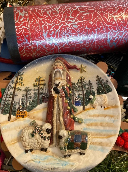 Santa Collector Plate With Assorted Holiday Decor
