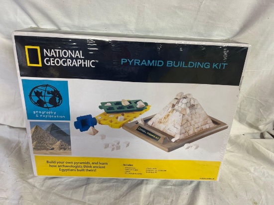 National Geographic Pyramid Building Kit NIB