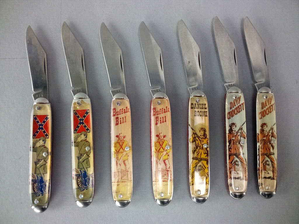 Sold at Auction: CASE XX COLLOCTOR SET WITH DEALER DISPLAY W/KNIFE SET  INCLUDES 8 POCKET KNIFES 2002