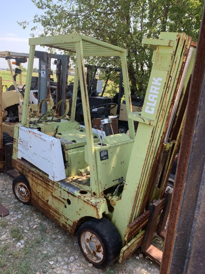 Clark C300 Forklift