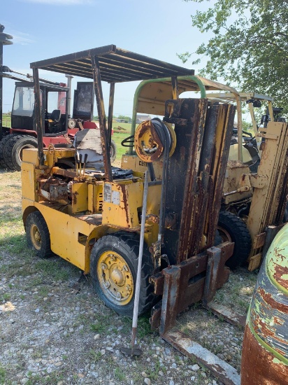 Allis-Chalmers 4000 lb warehouse forklift