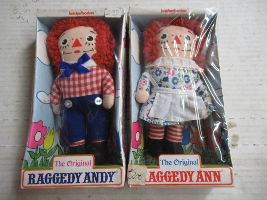 Vintage Raggedy Ann and Andy dolls. 8" tall.