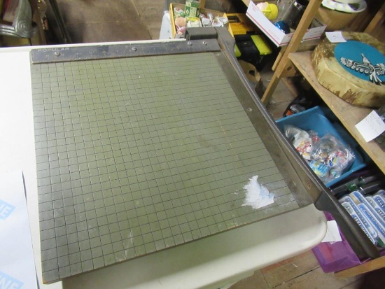 Paper Cutter 17" x 18". NO SHIPPING