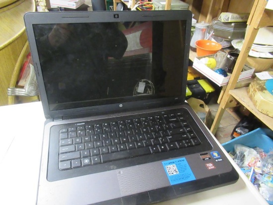HP Laptop Model 2000-416 DS *as is* Needs Power Cord