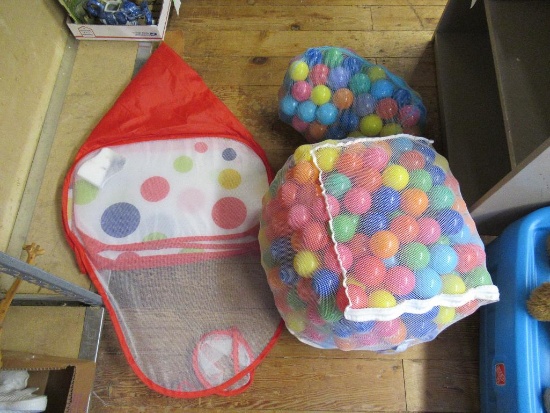 Ball Pit Play Pen & Bag of Balls NO SHIPPING