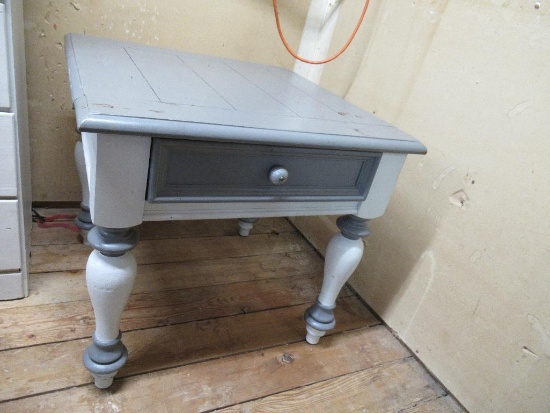 End Table 26x26x24 NO SHIPPING