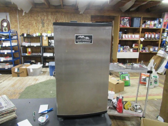 Masterbuilt Electric Smoker New Not Used. NO SHIPPING