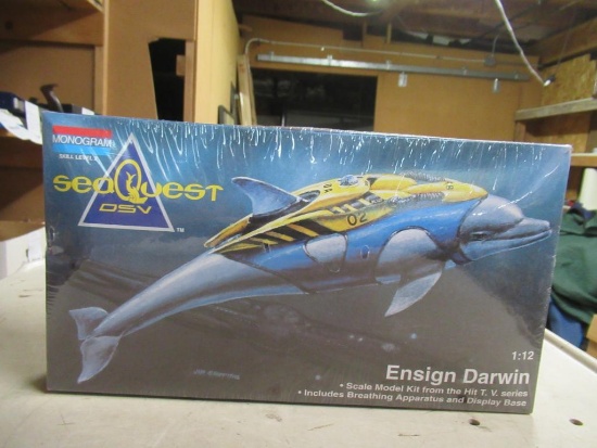 SeaQuest DSV Ensign Darwin Model Kit