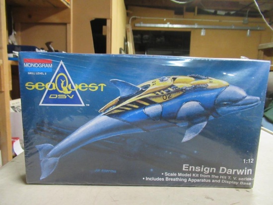 SeaQuest DSV Ensign Darwin Model Kit