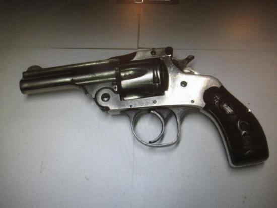 Forehand Arms co .32 cal top break revolver. Firearms are held at our local FFL.