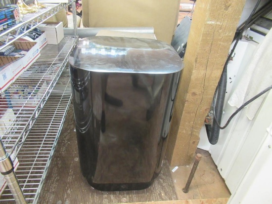 End table 18x18x29 NO SHIPPING