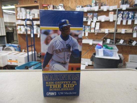 Uw medicine mariner Ken Griffey Jr. bobble head doll