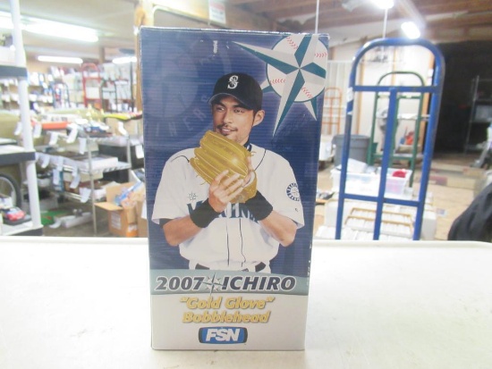 2007 Ichiro gold glove bobble head doll