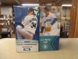2 Bobbleheads.