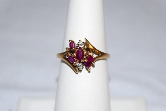 Estate 10K Yellow Gold Ladies Ring with Stones