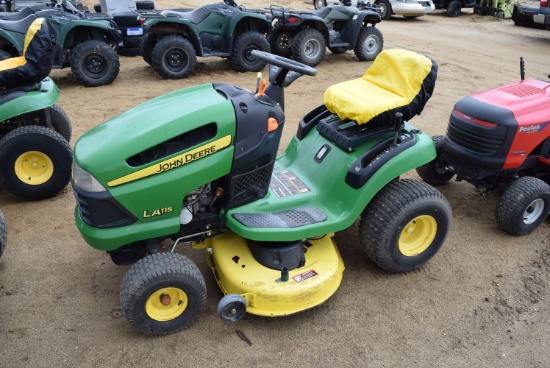 John Deere LA115 Riding Mower