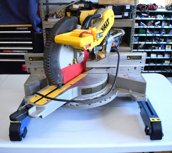 DeWalt DWS780 Double-Bevel Sliding Compound Miter Saw
