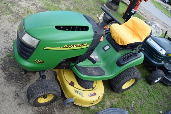John Deere L100 Riding Lawn Mower