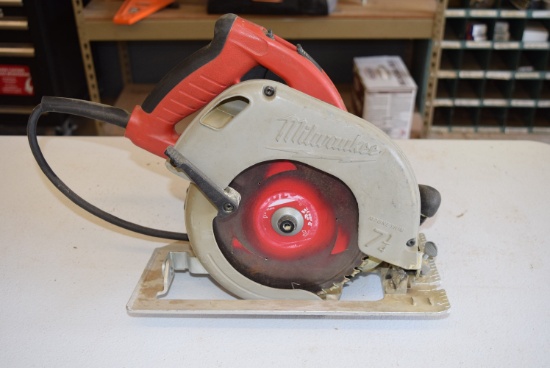 Milwaukee 7 1/4 Inch Tilt-Lok Adjustable Handle Circular Saw