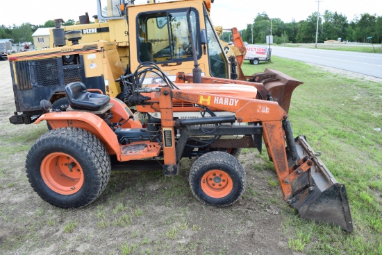Kubota B7200 Tractor