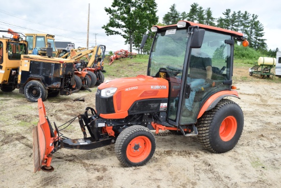 Kubota B3350 Tractor with Mowing Deck