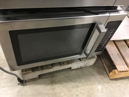 Amana Commerical Microwave Oven