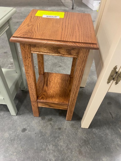 Oak table, stain - early american, 10.5"x10.5"x21"