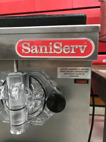 Soft serve ice cream maker