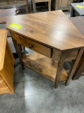 BROWN MAPLE CORNER END TABLE