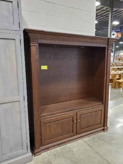 oak entertainment center 67x19x73