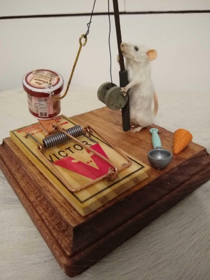 Unpredictable Menace White Mouse