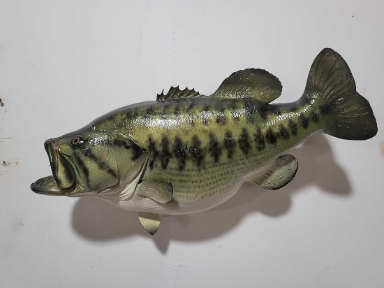 LARGEMOUTH BASS HIGH END REPLICA TAXIDERMY FISH MOUNT