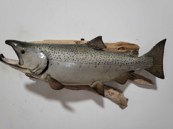 KING SALMON HIGH END REPLICA TAXIDERMY FISH MOUNT