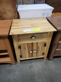 SPALDED MAPLE NIGHT STAND 1 DRAWER, 2 DOOR CLEAR FINISH 23.5X20X28IN