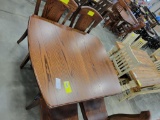OAK DINING TABLE W/ 4 SIDE CHAIRS ASBURY STAIN 42 X 54