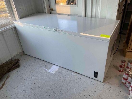 Like New Frigidaire Chest Freezer FFCL2042AW Exc Condition