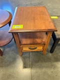 BROWN MAPLE SIDE TABLE 20X26X24IN