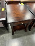 RED OAK/ GOLDEN BROWN END TABLE 20X30X23