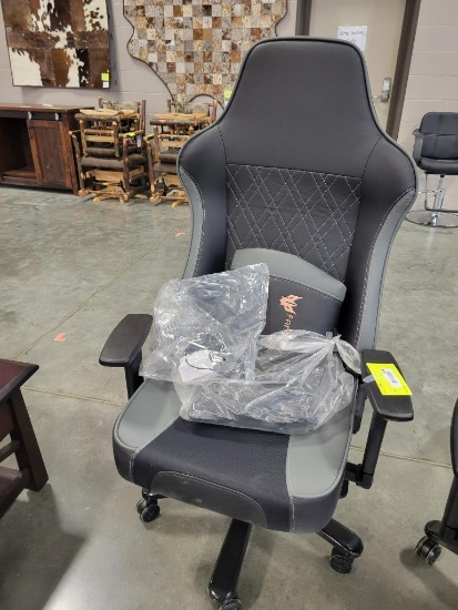 GAMING CHAIR