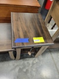 MAPLE END TABLE 18X22X23 TWO TONE