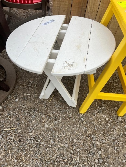 WHITE/BROWN POLY END TABLE