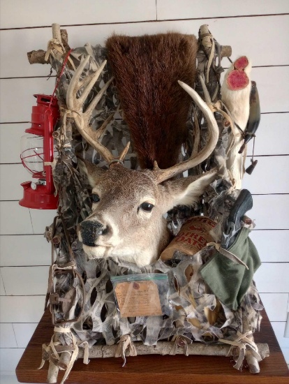 Hunters Backpack Trophy 11 pt. Buck