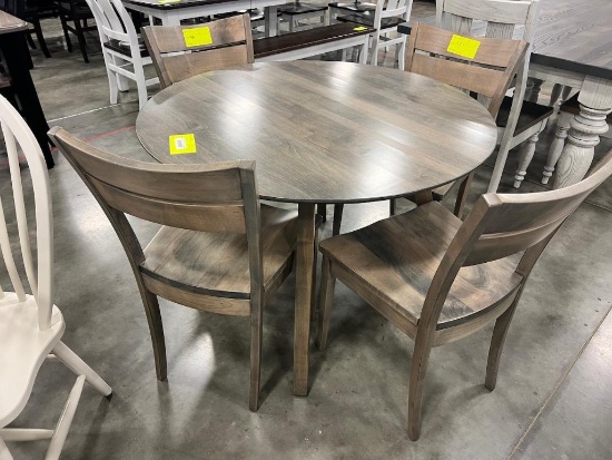 BROWN MAPLE ROUND DINING TABLE W 4 SIDE CHAIRS 42 IN