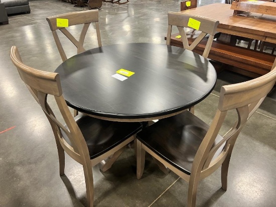 BROWN MAPLE DINING TABLE W 4 SIDE CHAIRS, 42 IN ROUND